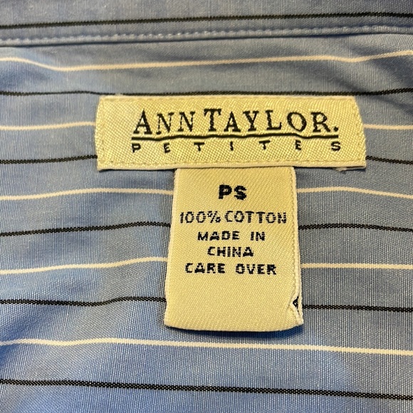 Ann Taylor petites-100% striped cotton button down -perfect condition 😀 - Picture 3 of 5